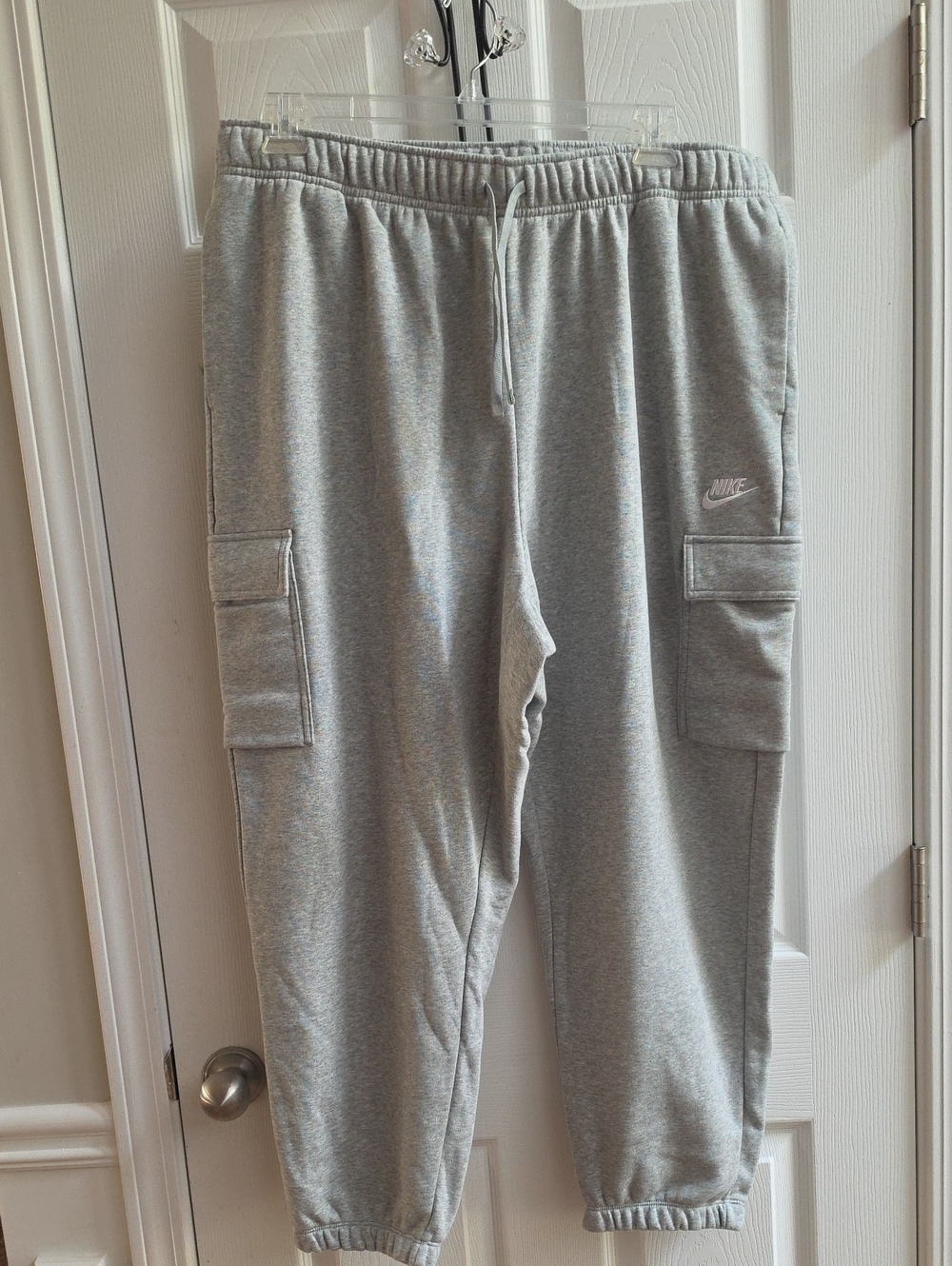 Nike Wormen Light Gray Cargo Joggers